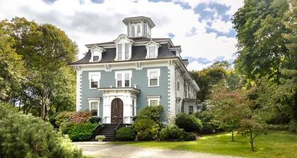 The Hotel Marblehead