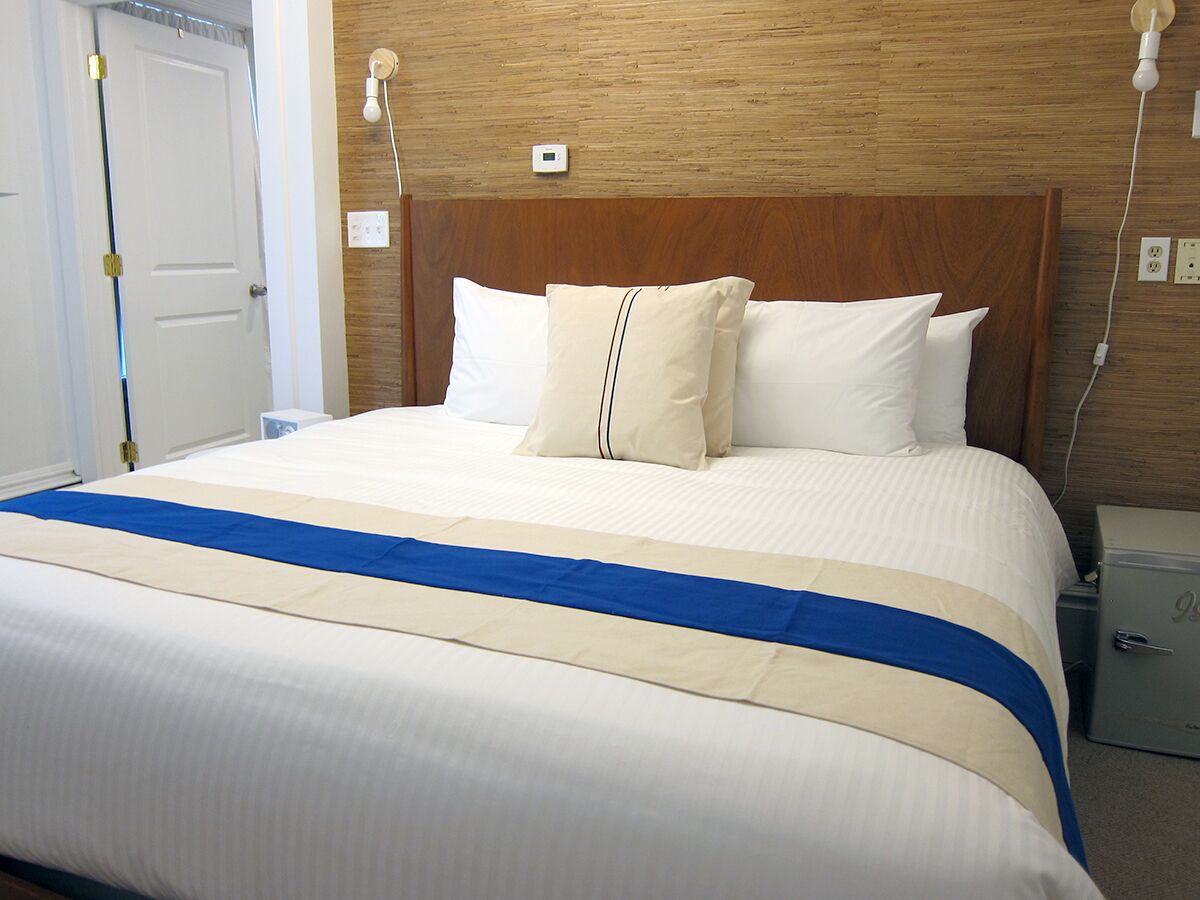 king deluxe | 1 bedroom, premium bedding, down duvets, pillow-top beds