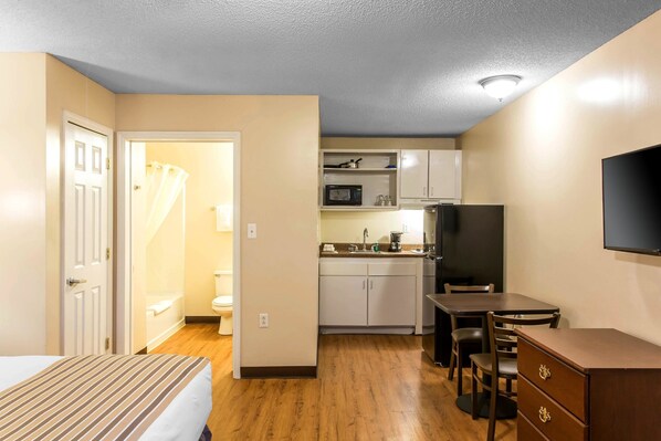 Caja fuerte, tabla de planchar con plancha, wifi gratis y ropa de cama