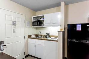 Caja fuerte, tabla de planchar con plancha, wifi gratis y ropa de cama