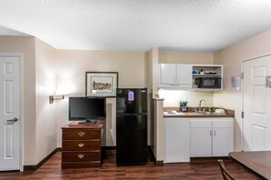 In-room safe, iron/ironing board, free WiFi, bed sheets