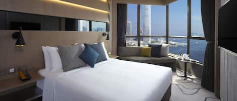 The Optimum Floor - Harbour View Room | Minibar, in-room safe, desk, blackout drapes