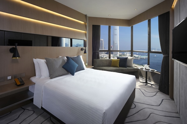 The Optimum Floor - Harbour View Room | Minibar, in-room safe, desk, blackout curtains