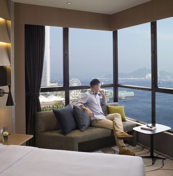 The Optimum Floor - Harbour View Room | Minibar, in-room safe, desk, blackout curtains