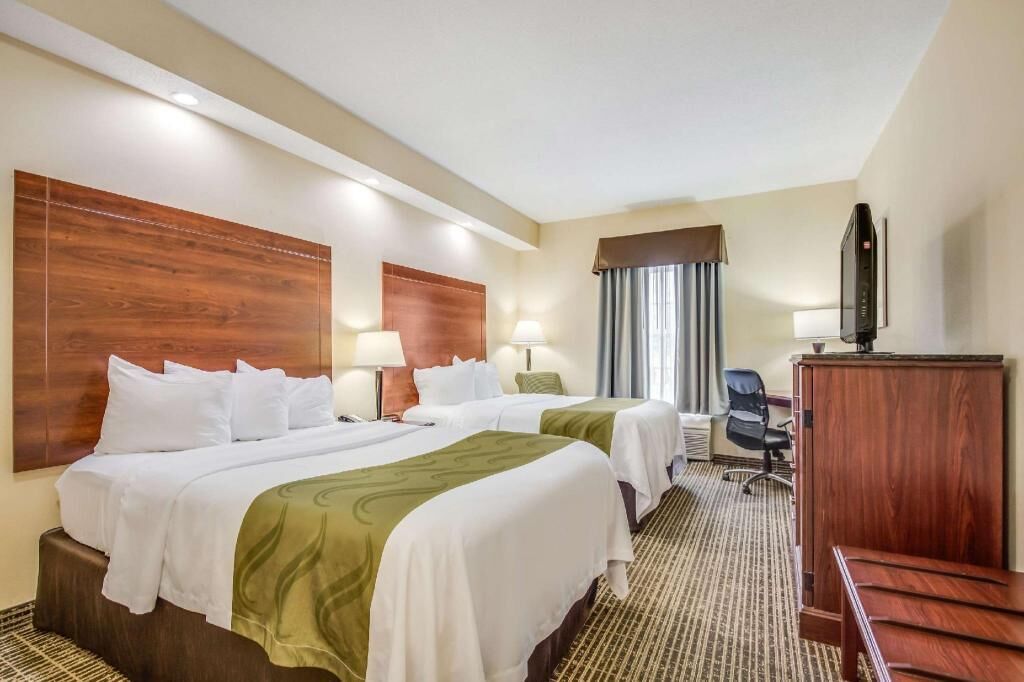 Pillowtop beds, desk, iron/ironing board, free WiFi