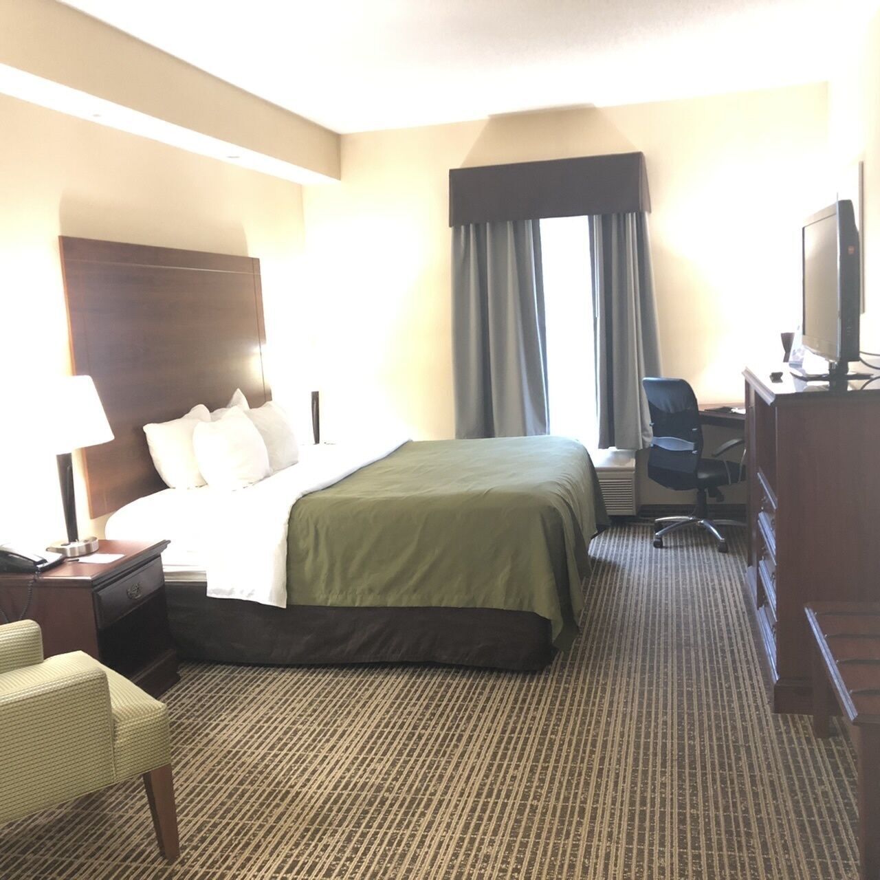 Pillowtop beds, desk, iron/ironing board, free WiFi