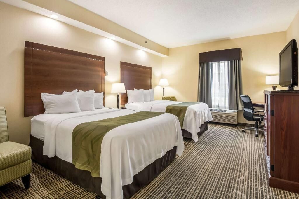 Pillowtop beds, desk, iron/ironing board, free WiFi