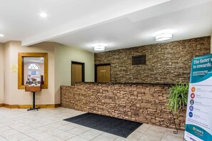 Lobby - Quality Inn & Suites (Springfield)