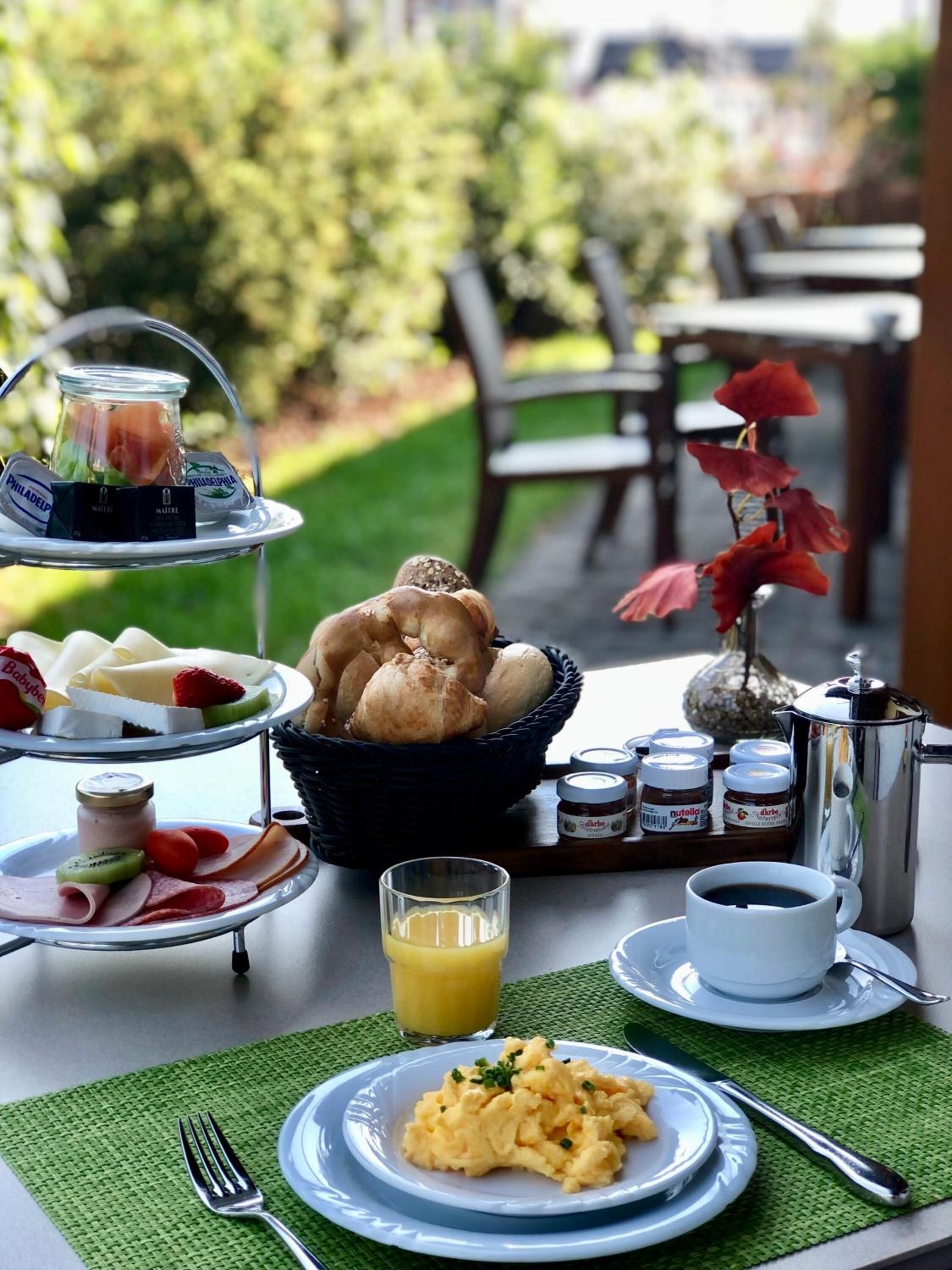 breakfast and dinner served, german cuisine