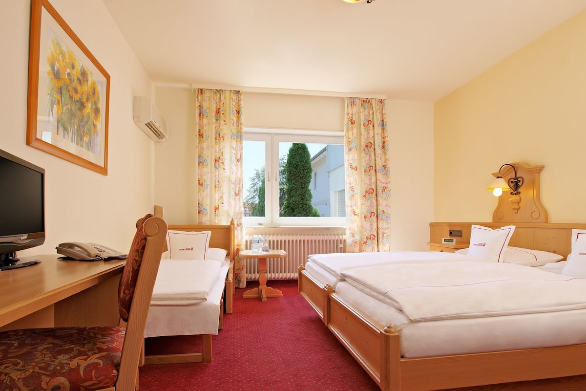 Double Room (with extra sofa bed) | Hypo-allergenic bedding, individually decorated, individually furnished