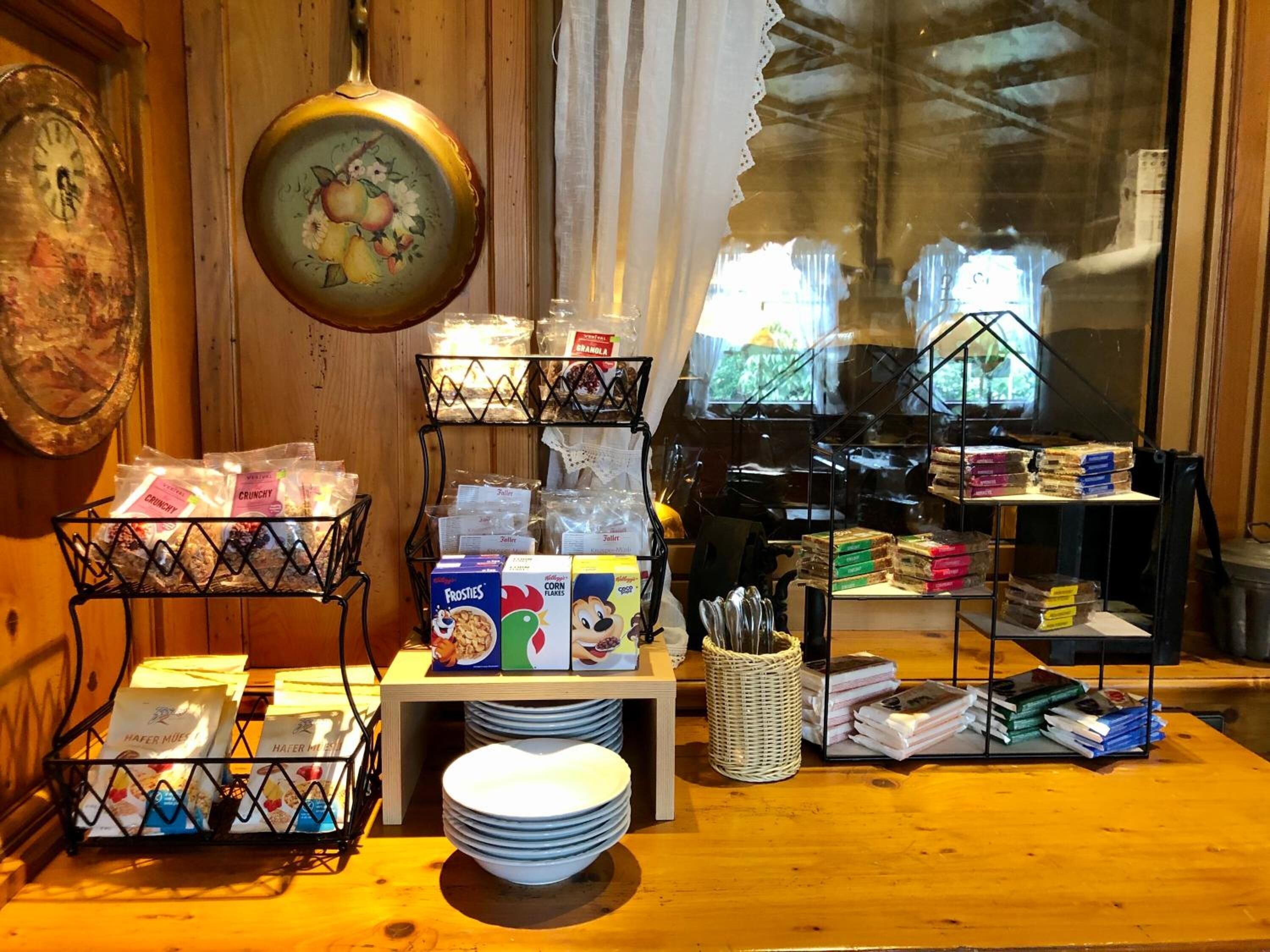 breakfast and dinner served, german cuisine