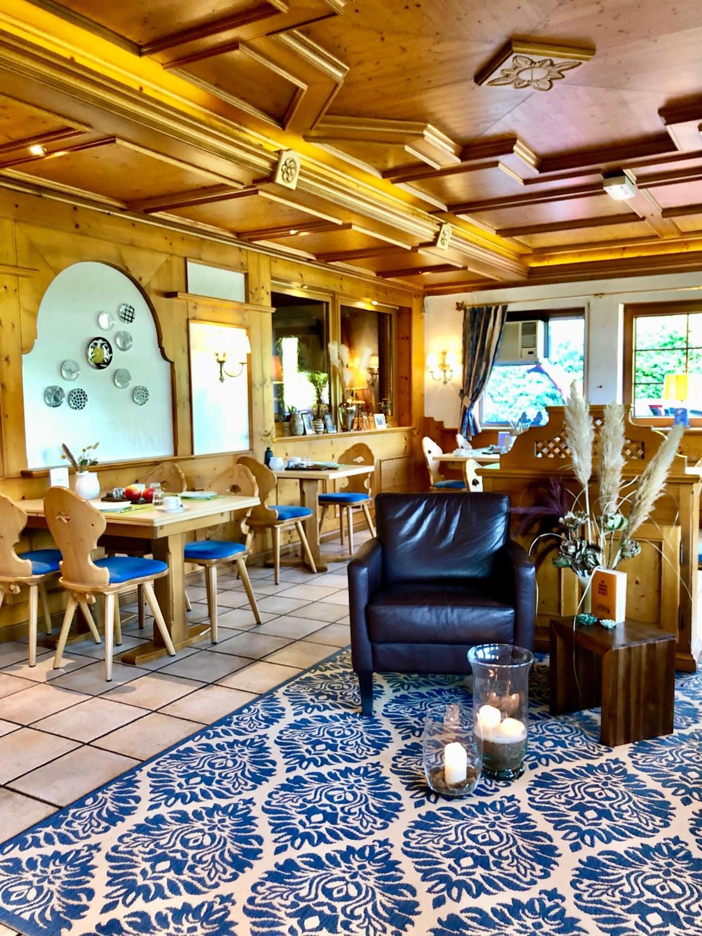 breakfast and dinner served, german cuisine