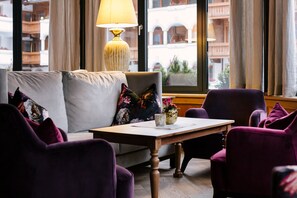 2 间酒吧/酒廊、池畔酒吧