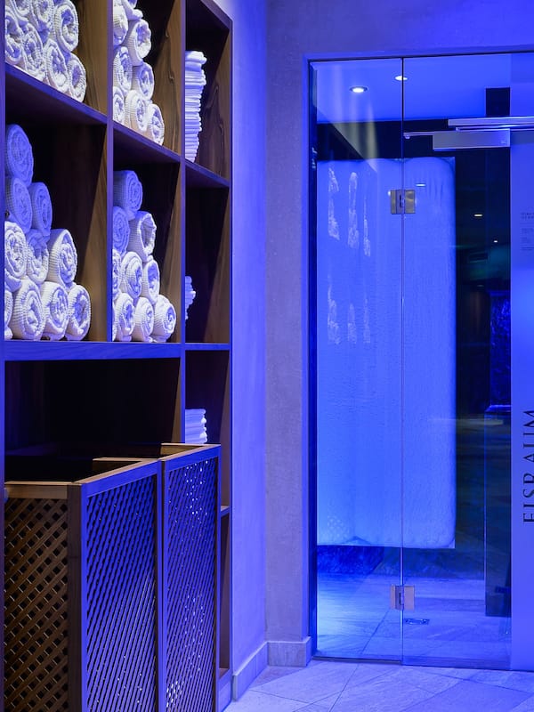 Sauna, hot tub, steam room, Turkish bath/hammam, body treatments