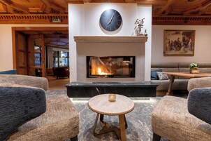 2 bares, bar junto a la piscina