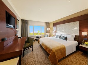 Premium bedding, minibar, in-room safe, individually decorated - Taj Palace, New Delhi (New Delhi)