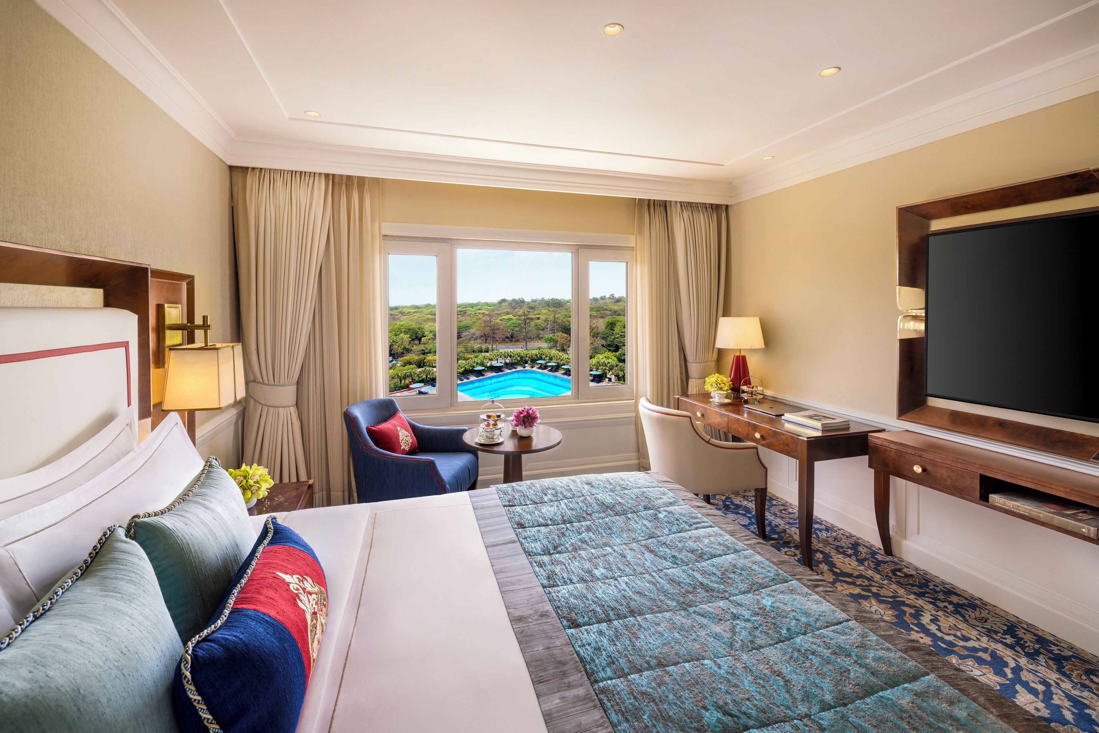 スーペリア ルーム キングベッド 1 台 プールビュー (Forest View) | 高級寝具、ミニバー、セーフティボックス (室内)、客室ごとに異なる装飾