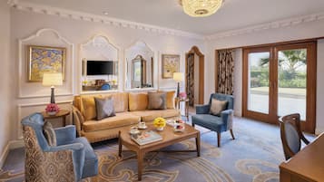 Garden Luxury Suite King Bed Pool View | Premium bedding, minibar, in-room safe, individually decorated