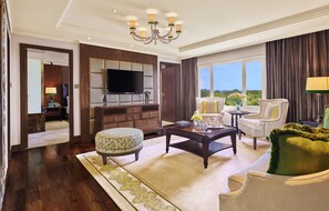Luxury Suite King Bed Pool View | วิวจากห้องพัก