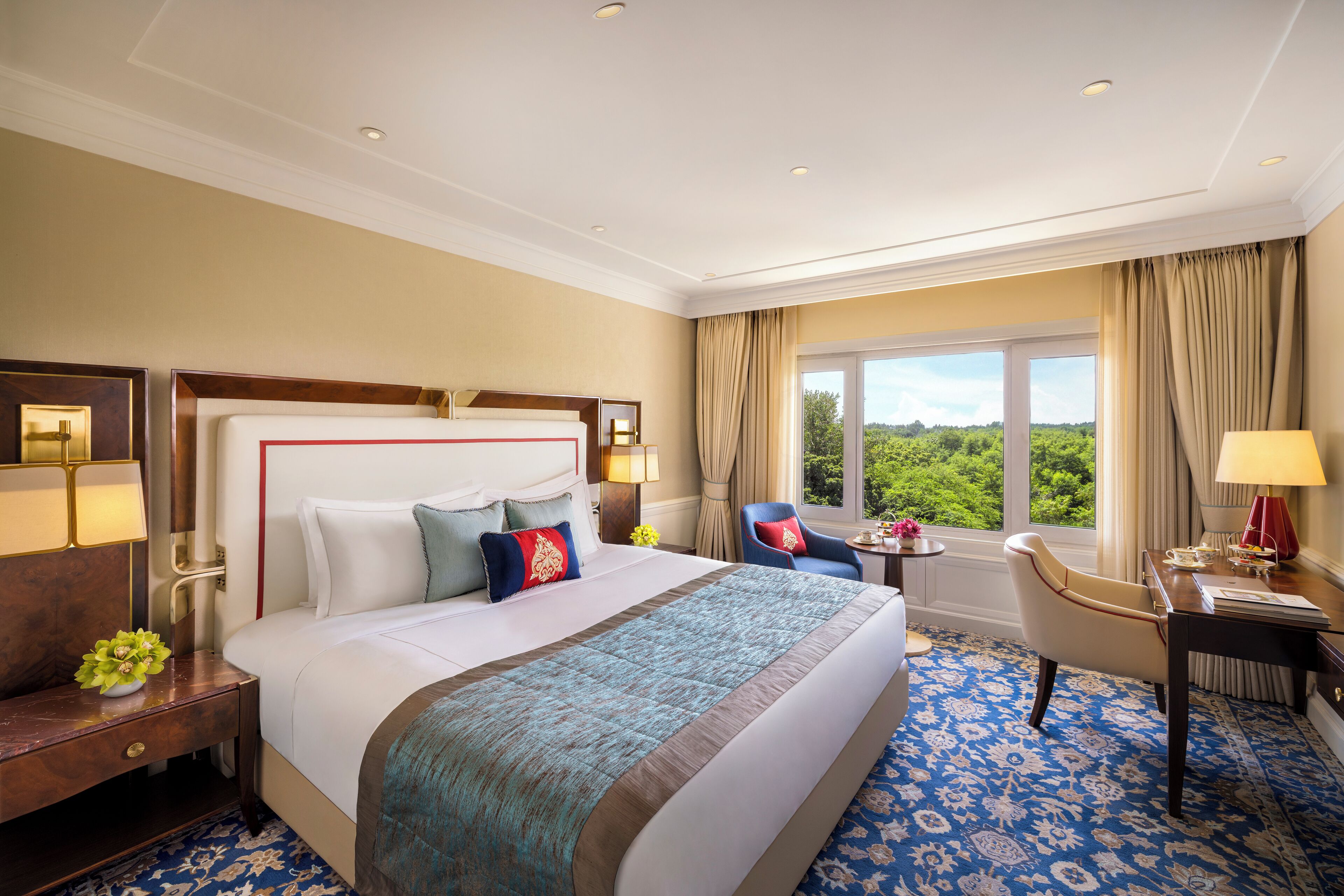 Superior kamer | Luxe beddengoed, een minibar, een kluis op de kamer