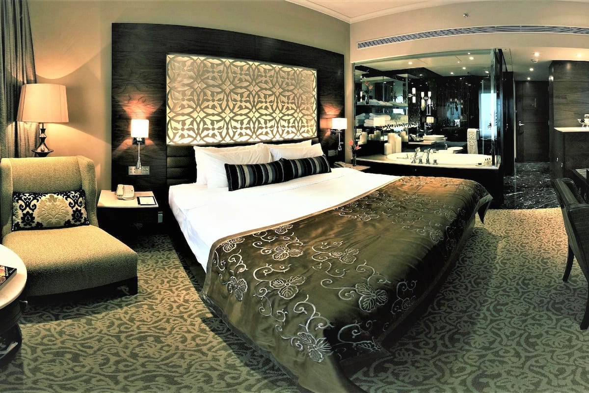 Premium bedding, minibar, in-room safe, desk