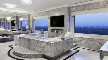 Tata Suite 2 Bed King/ Twin Pool View | Bathroom | Combined shower/tub, designer toiletries, hair dryer, bathrobes