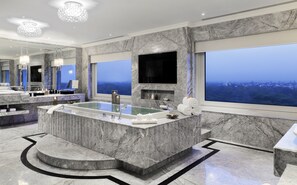 Tata Suite 2 Bed King/ Twin Pool View | Bathroom | Combined shower/bathtub, designer toiletries, hair dryer, bathrobes