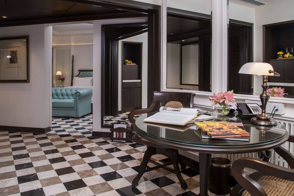 Premium bedding, down comforters, minibar, in-room safe