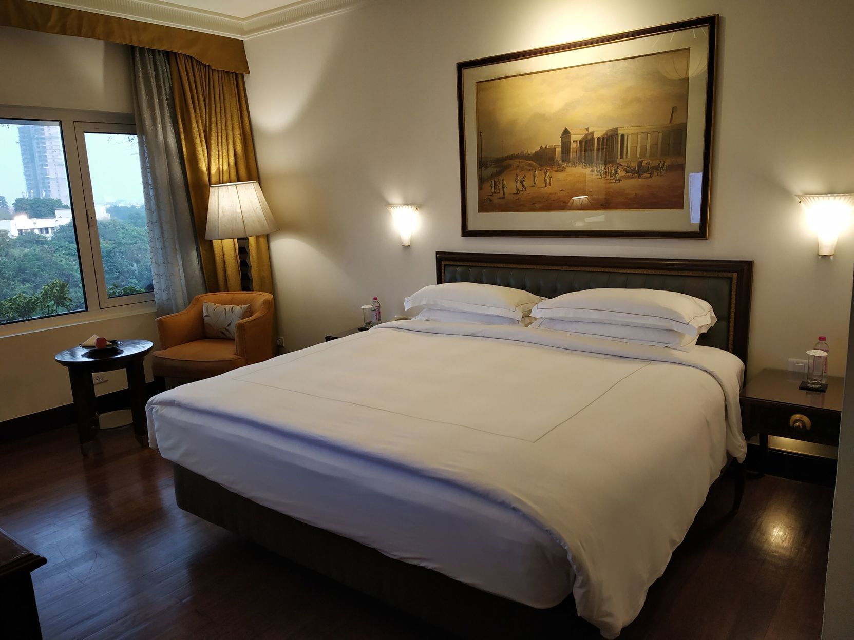 Premium bedding, down duvets, minibar, in-room safe