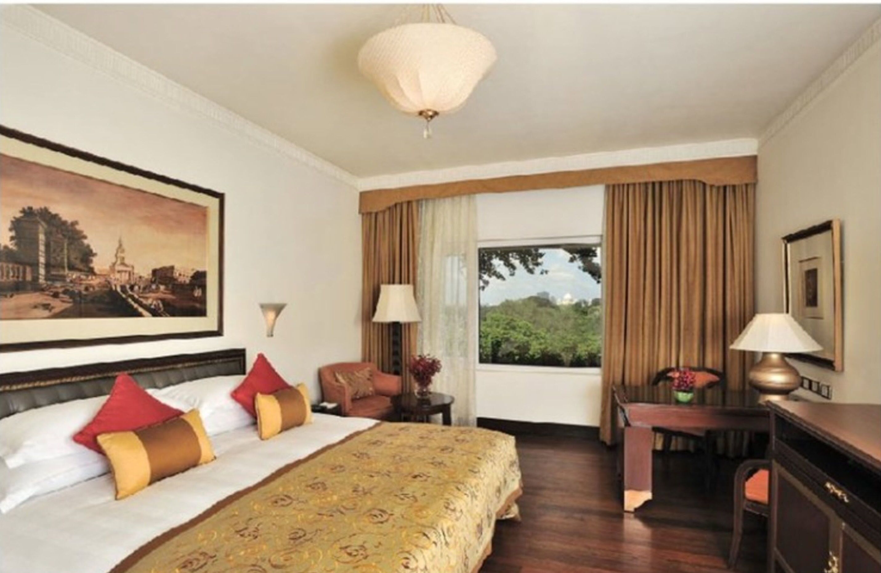 Premium bedding, down duvets, minibar, in-room safe