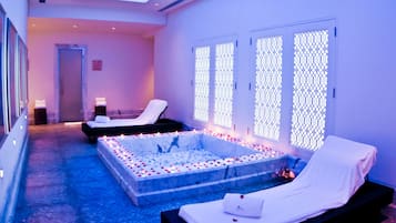Couples treatment room(s), sauna, steam room, body treatments
