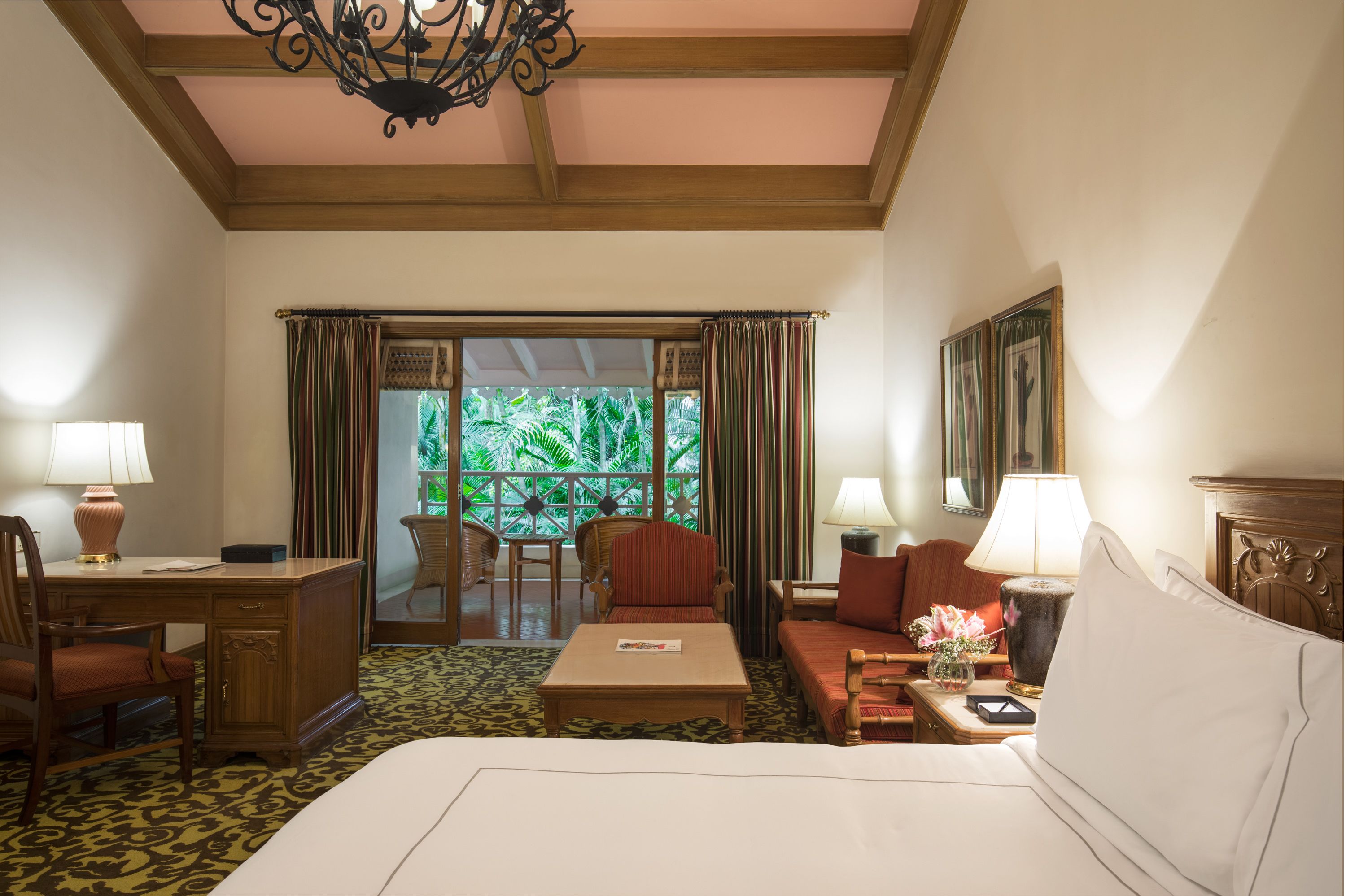 Luxury Room, 1 King Bed, Garden View (Grande)