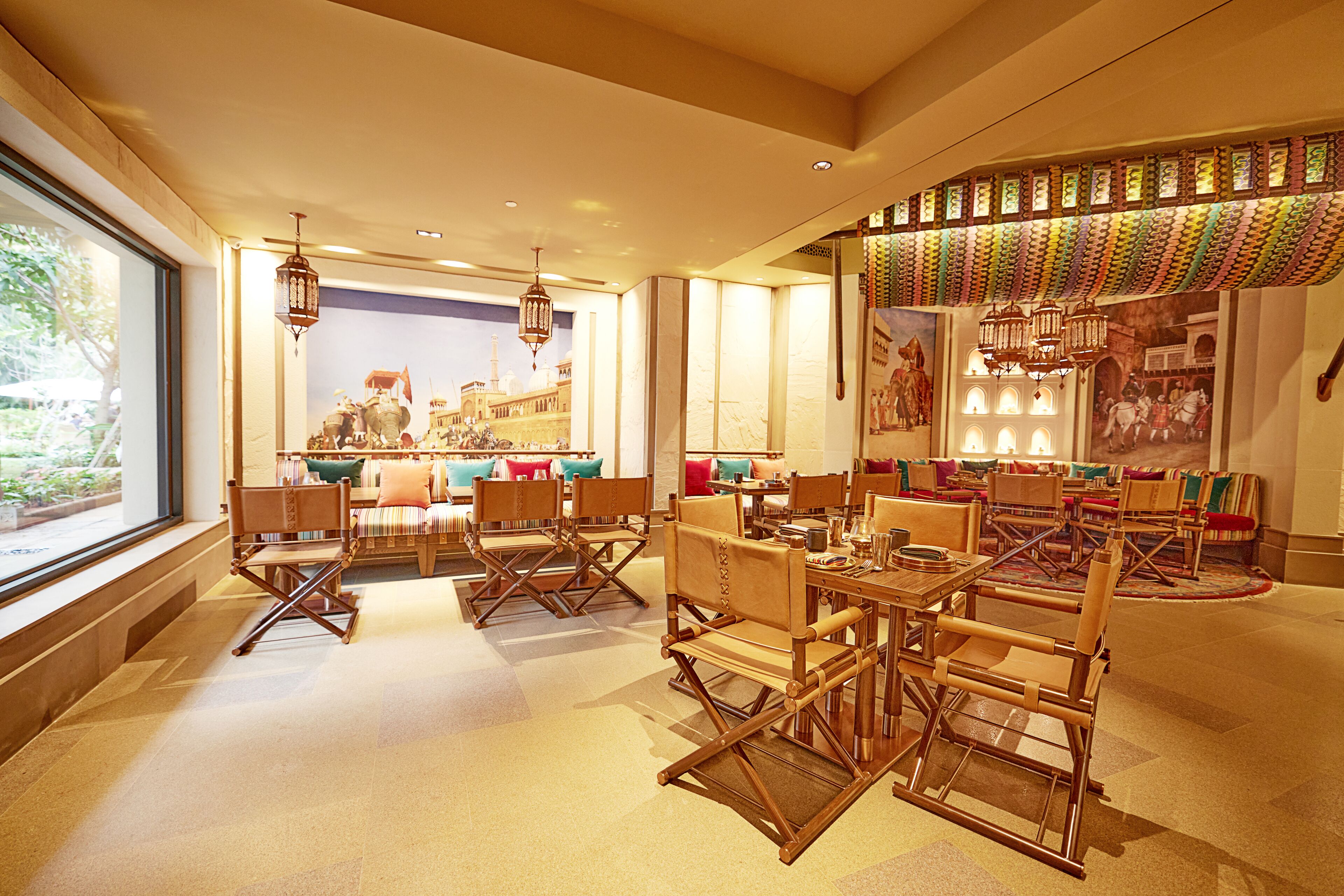 2 restaurants; breakfast, lunch, dinner, and brunch served