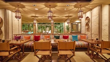 2 restaurants; breakfast, lunch, dinner and brunch served