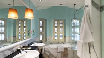 Luxury Room (Heritage Wing) | Bathroom | Shower, free toiletries, hair dryer, bathrobes