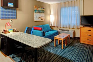 40-inch TV with cable channels, pay films - TownePlace Suites by Marriott Atlanta Buckhead (Atlanta)