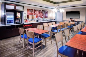 Buffet déjeuner gratuit tous les jours