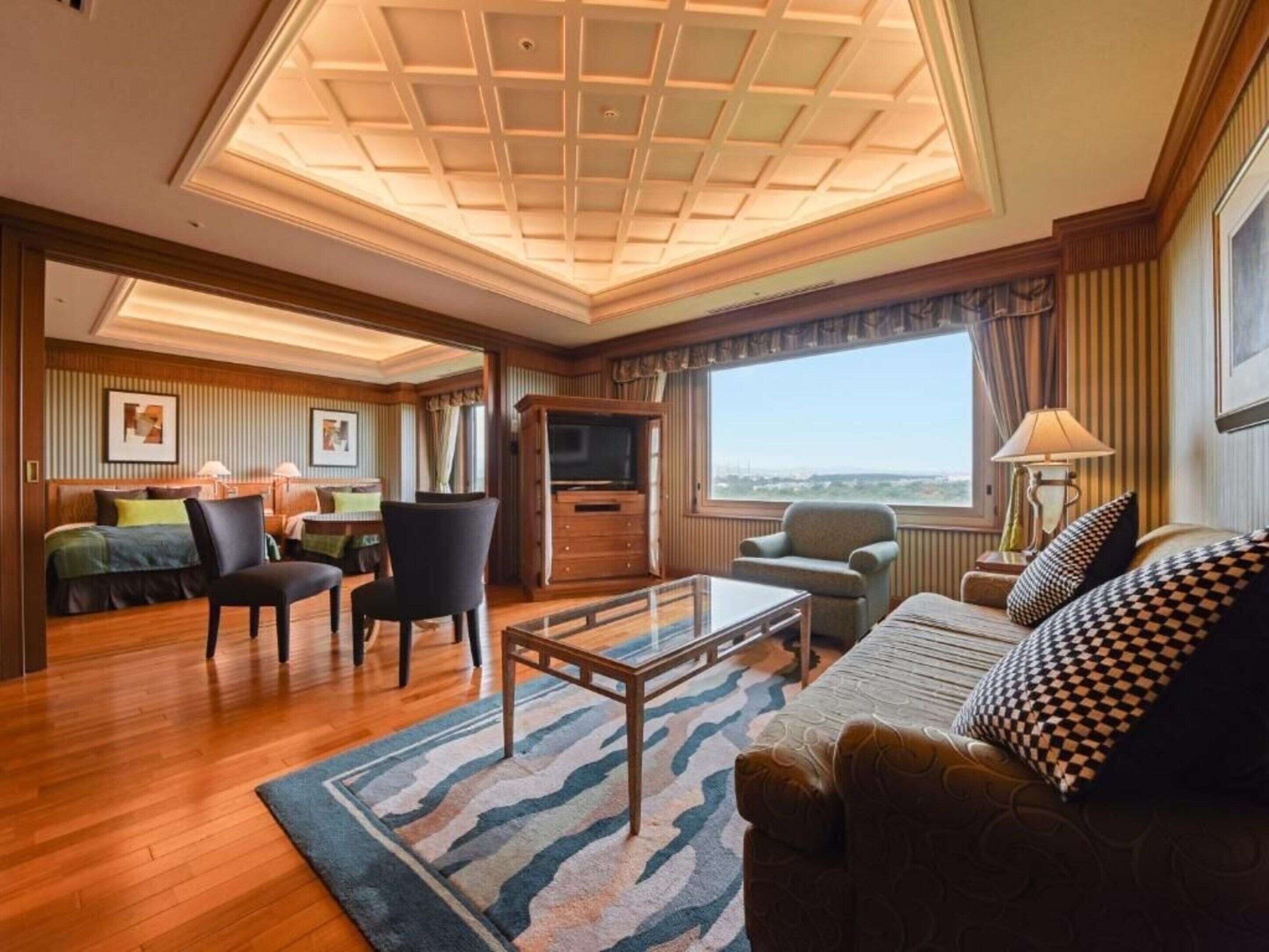 suite room - non-smoking | in-room safe, desk, soundproofing, free wifi