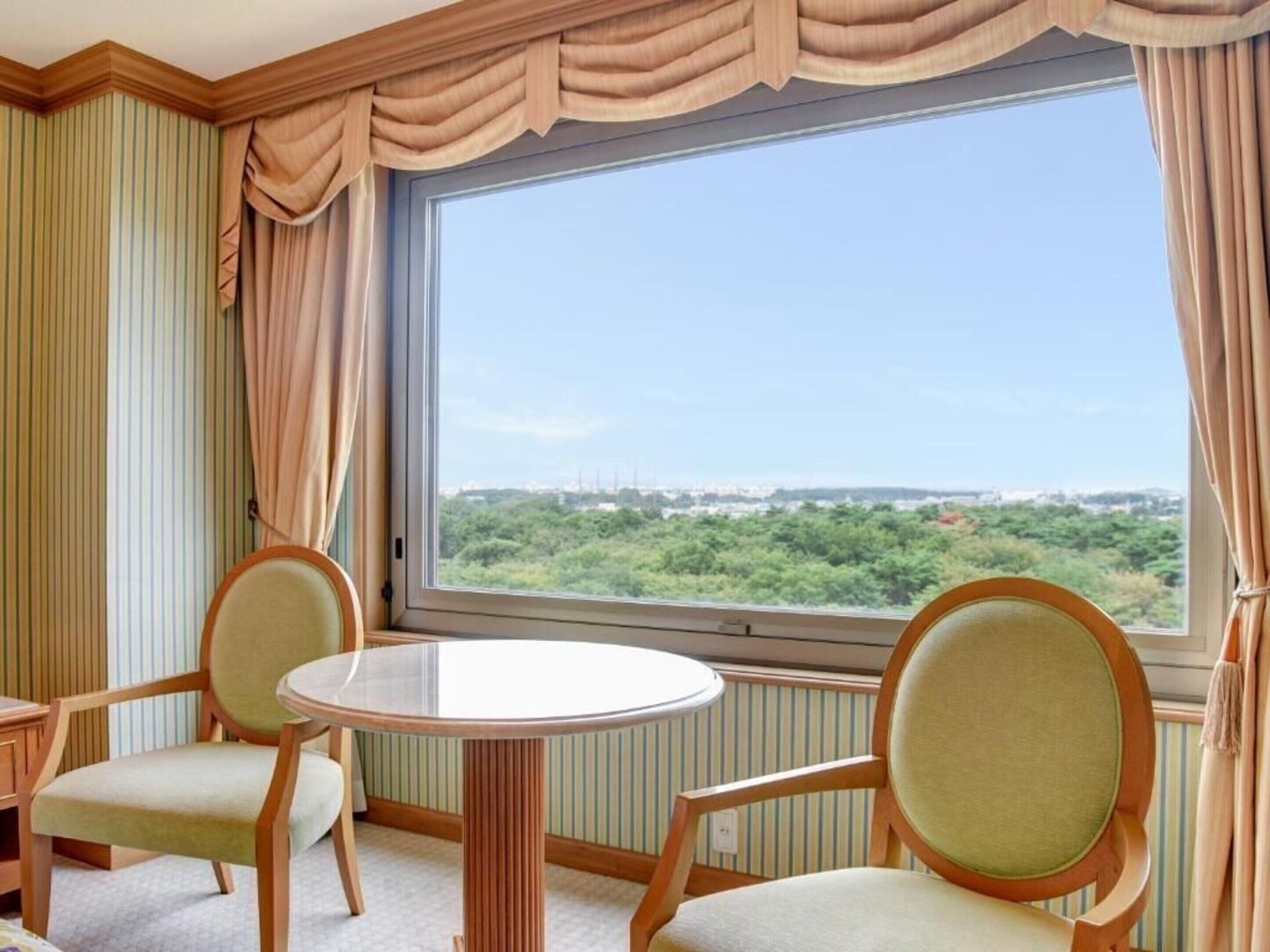 suite room - non-smoking | in-room safe, desk, soundproofing, free wifi