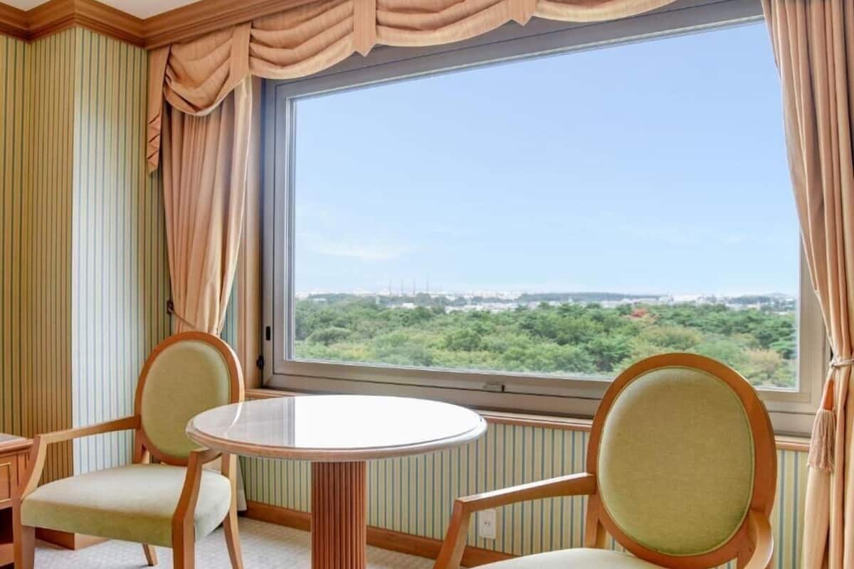 suite room - non-smoking | in-room safe, desk, soundproofing, free wifi