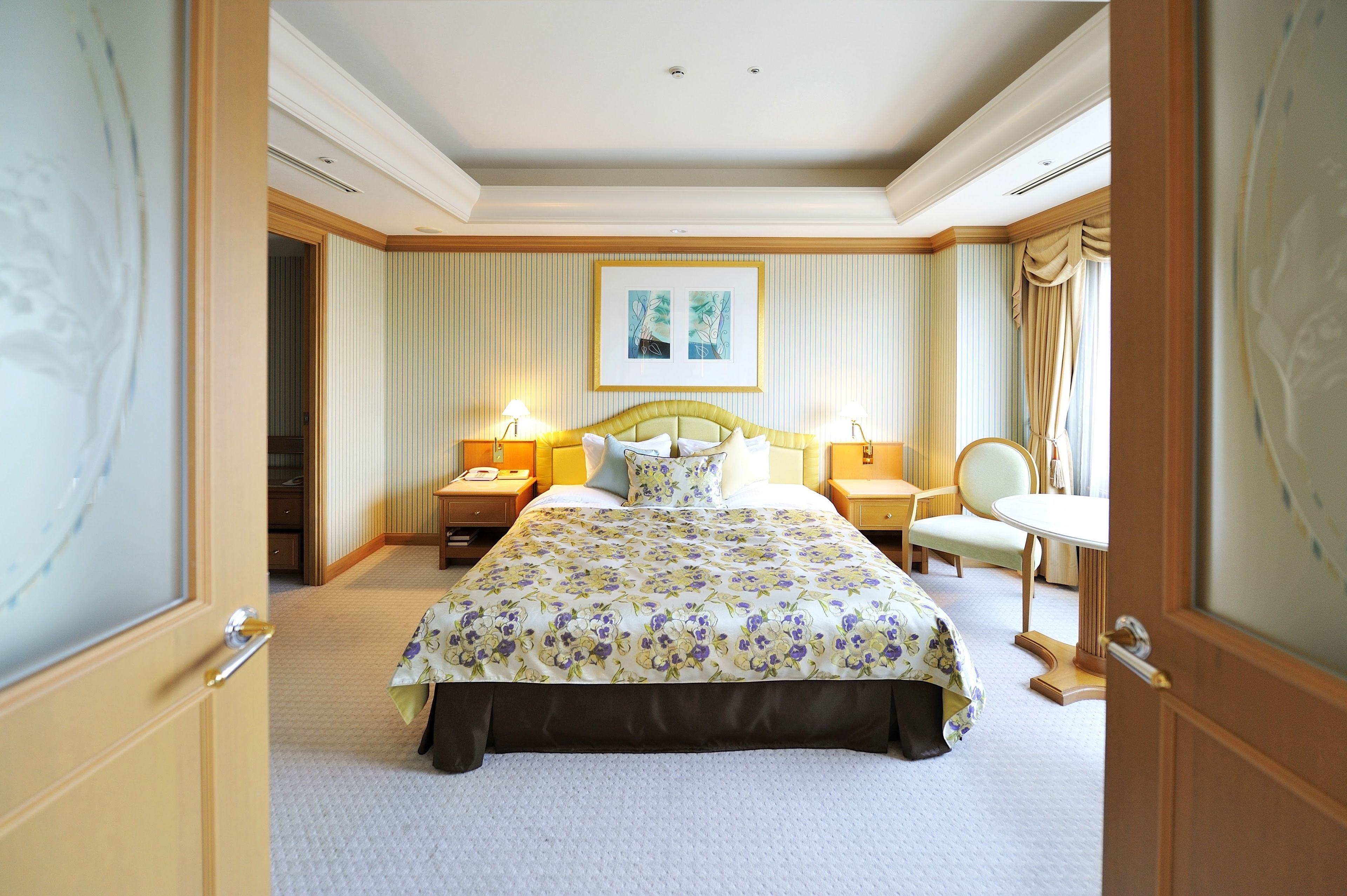 suite, non smoking | in-room safe, desk, soundproofing, free wifi