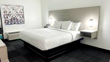 Escriptori, habitacions insonoritzades i planxa i posts de planxar