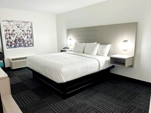 Bureau, chambres insonorisées, fer et planche à repasser, Wi-Fi gratuit