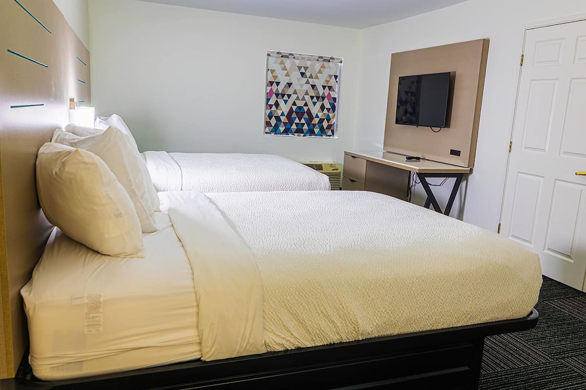 3 Queen Beds, Non-Smoking | Desk, soundproofing, iron/ironing board, WiFi (free)