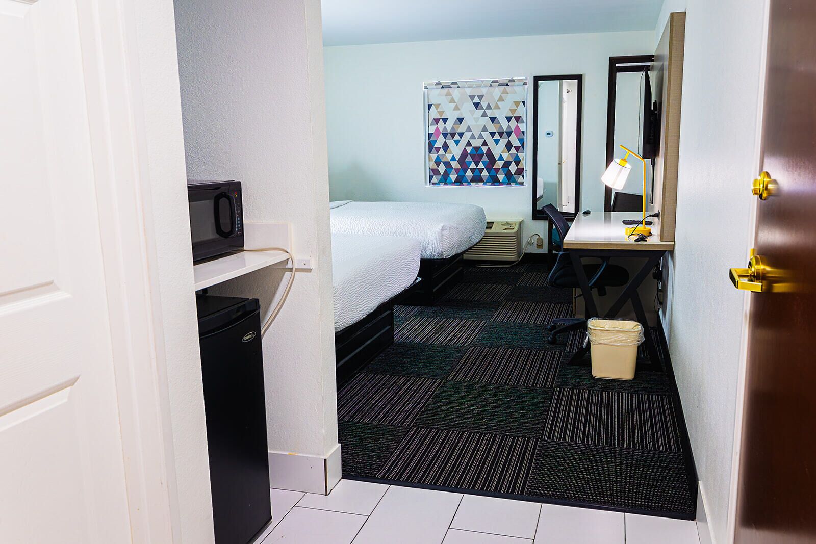 Desk, soundproofing, iron/ironing board, free WiFi