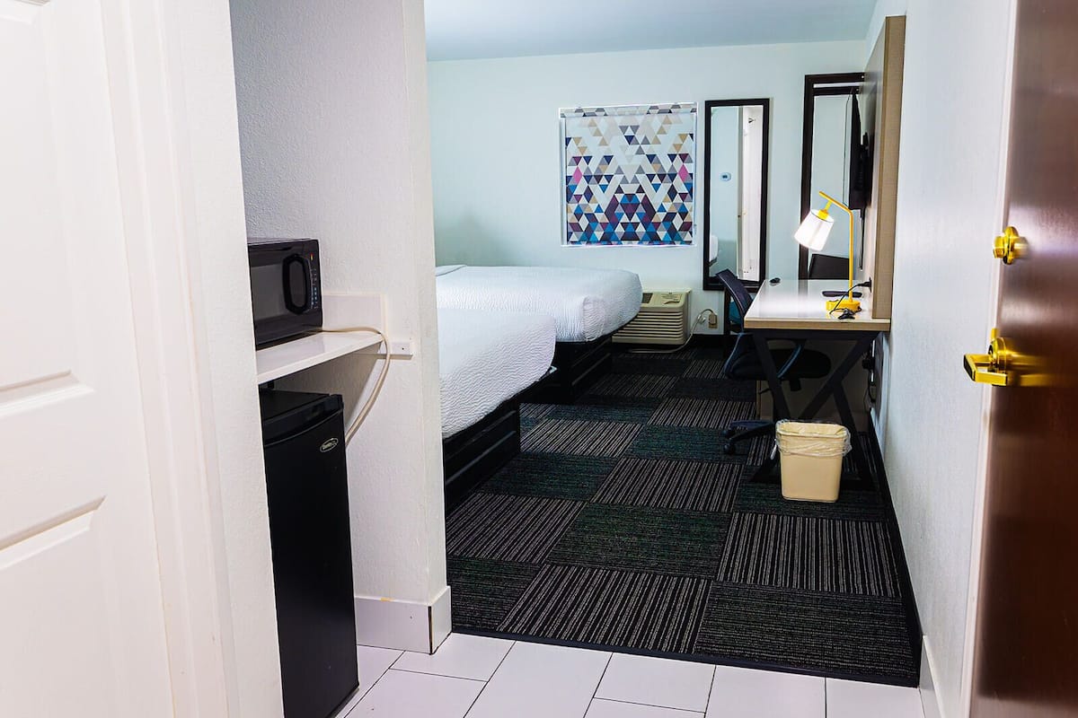 Desk, soundproofing, iron/ironing board, free WiFi