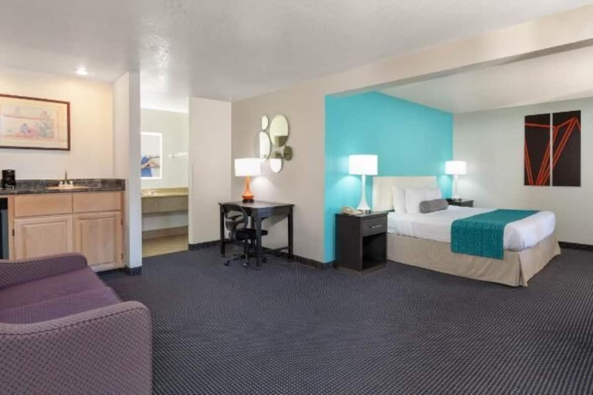 1 bedroom, premium bedding, desk, iron/ironing board
