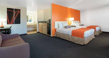 Howard Johnson by Wyndham Holbrook