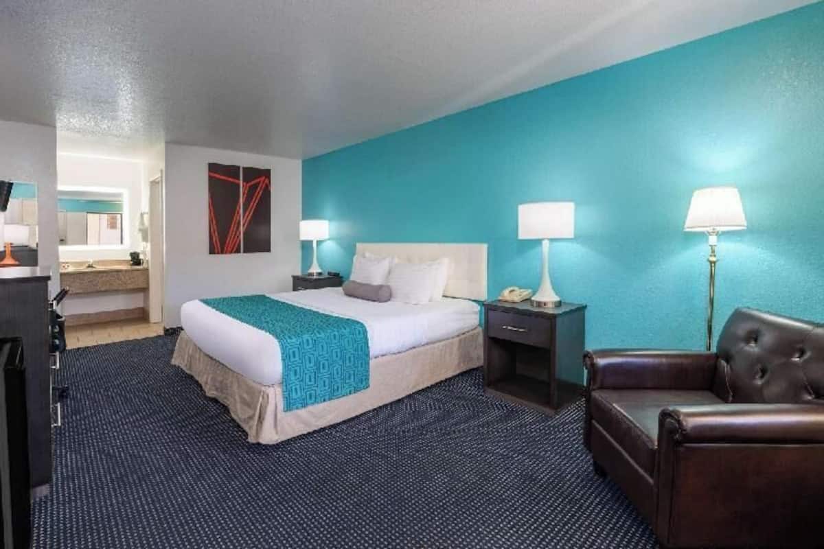 1 bedroom, premium bedding, desk, iron/ironing board