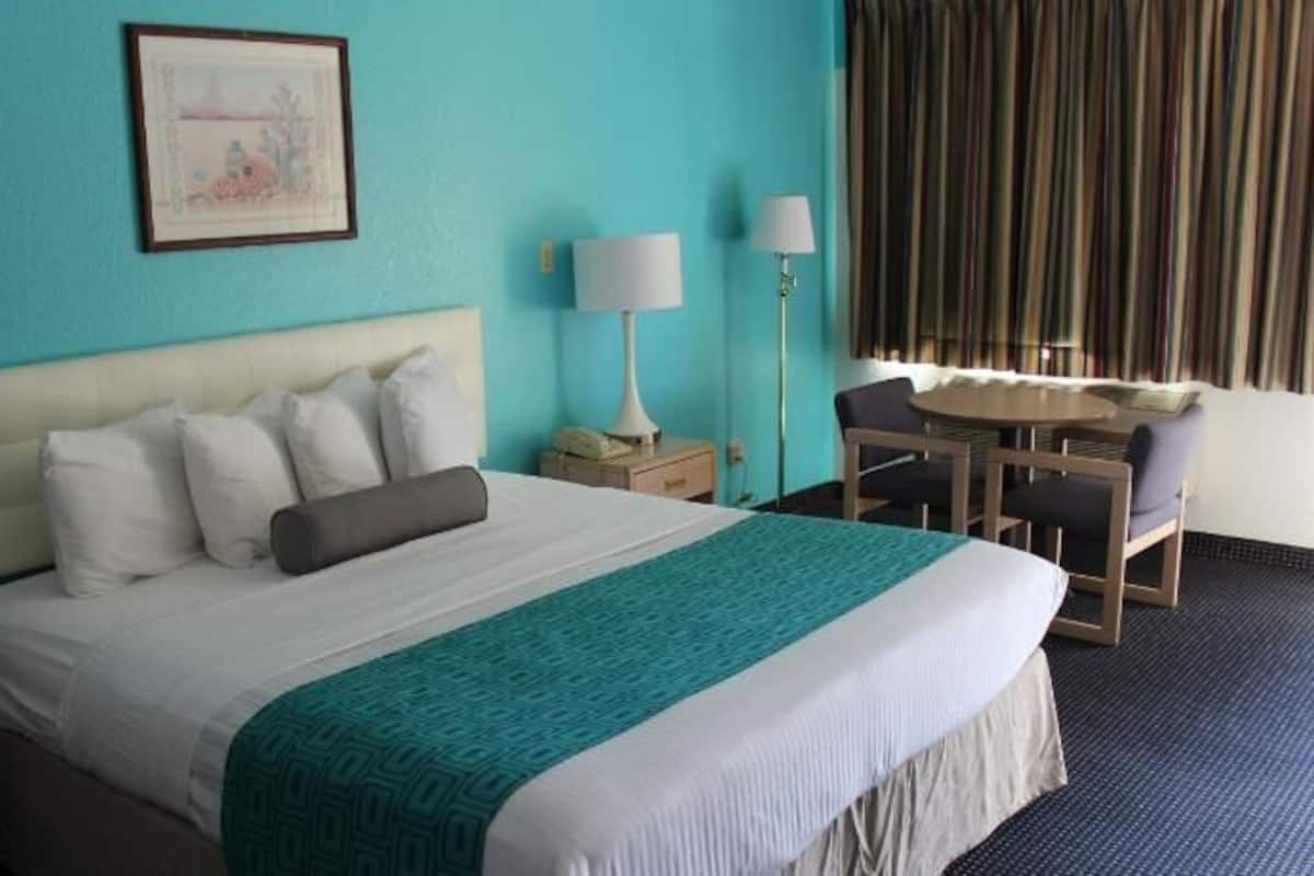 1 bedroom, premium bedding, desk, iron/ironing board